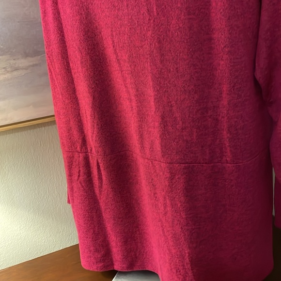 Fuchsia sweater - Picture 3 of 4